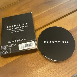 Beauty Pie | One Powder Wonder perfecting Powder in Überlucent Universal